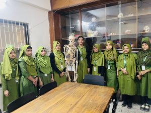 Read more about the article একদিন তারা শুধু শিক্ষার্থী ছিল…আজ তারা হাতে–কলমে শিখছে মানুষের শরীর, রোগ আর সেবার ভাষা।